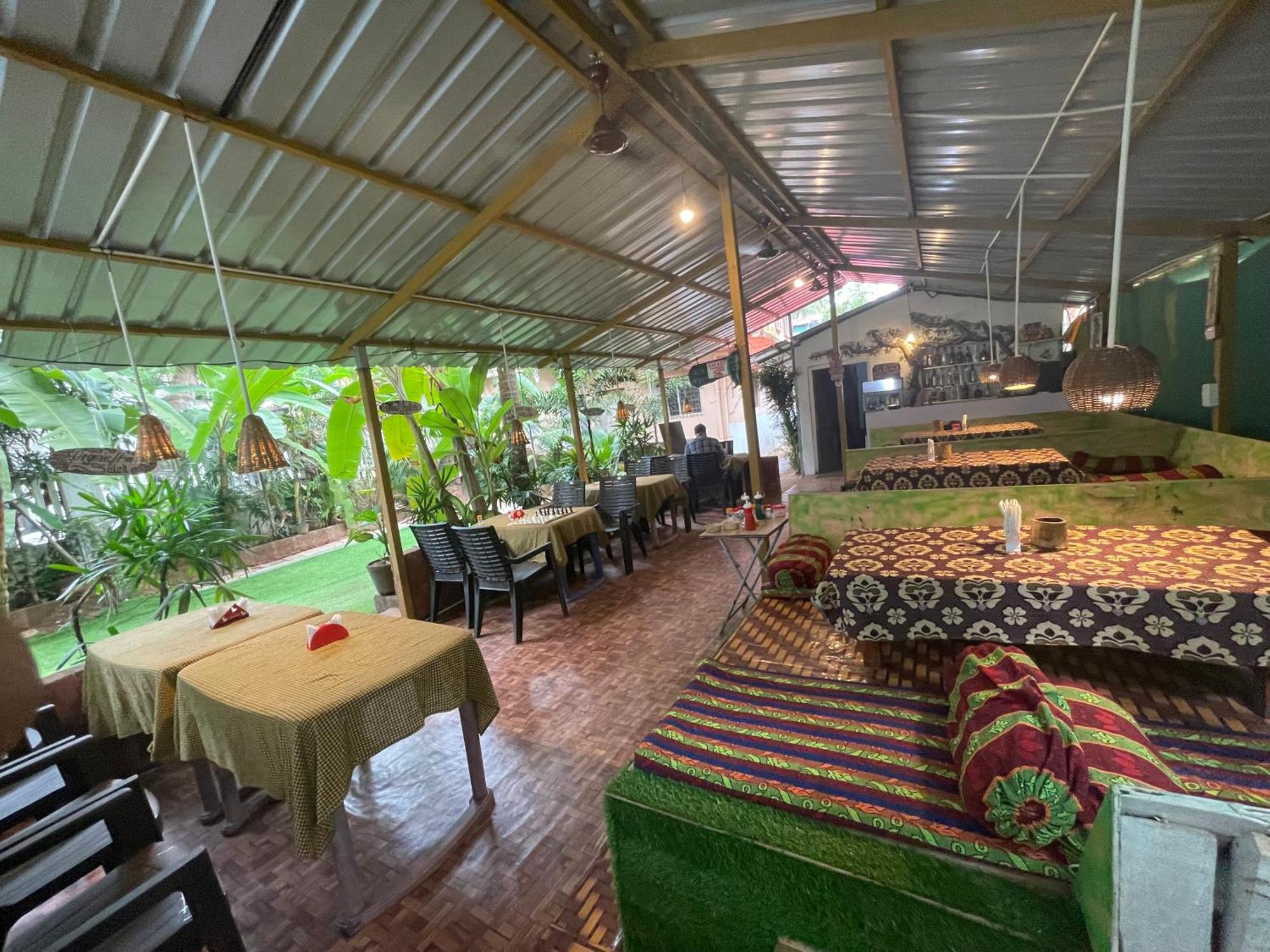 Samantha Inn Beach Resort Arambol Exterior photo